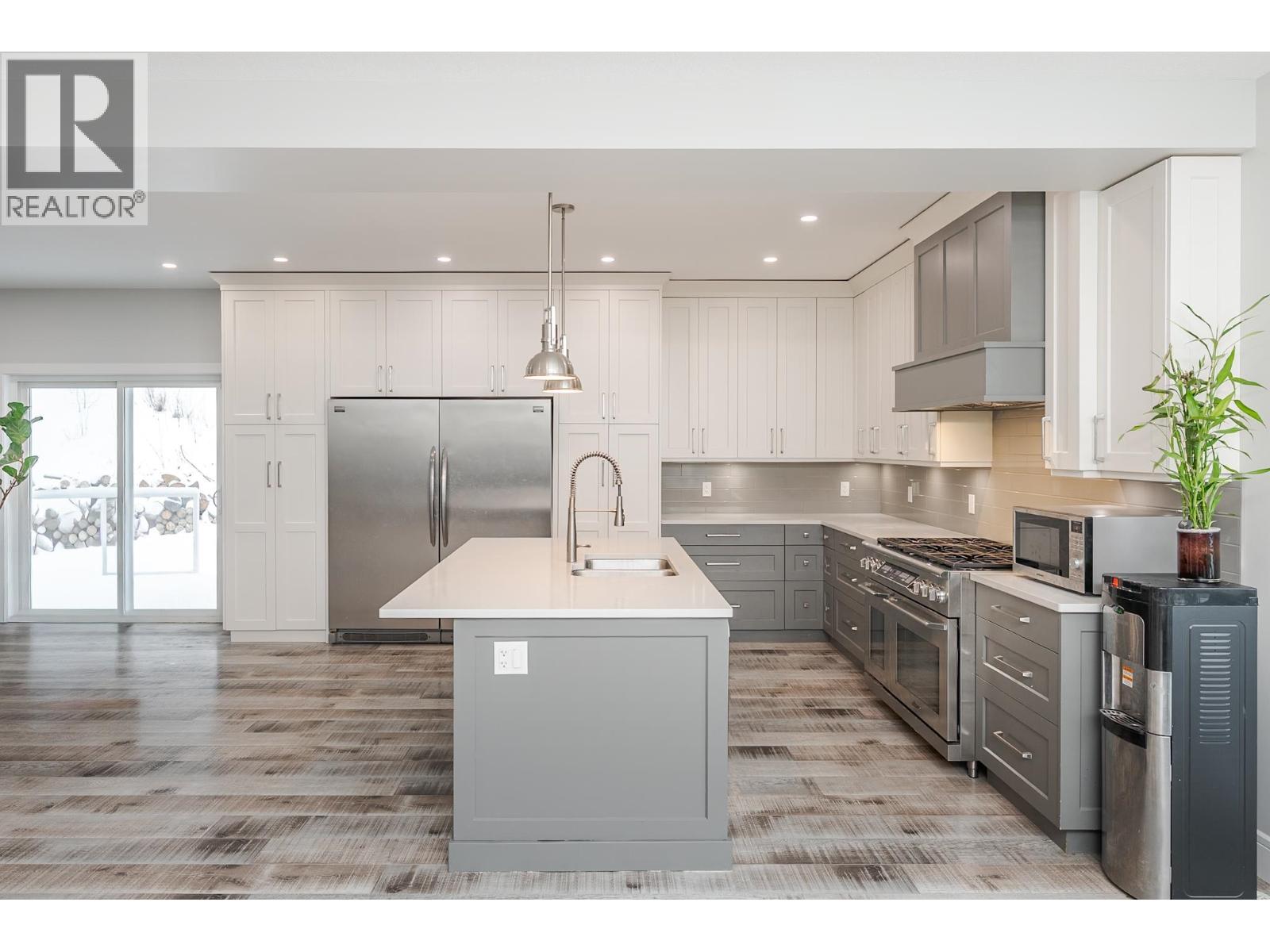 3350 HILLSIDE DRIVE, Prince George