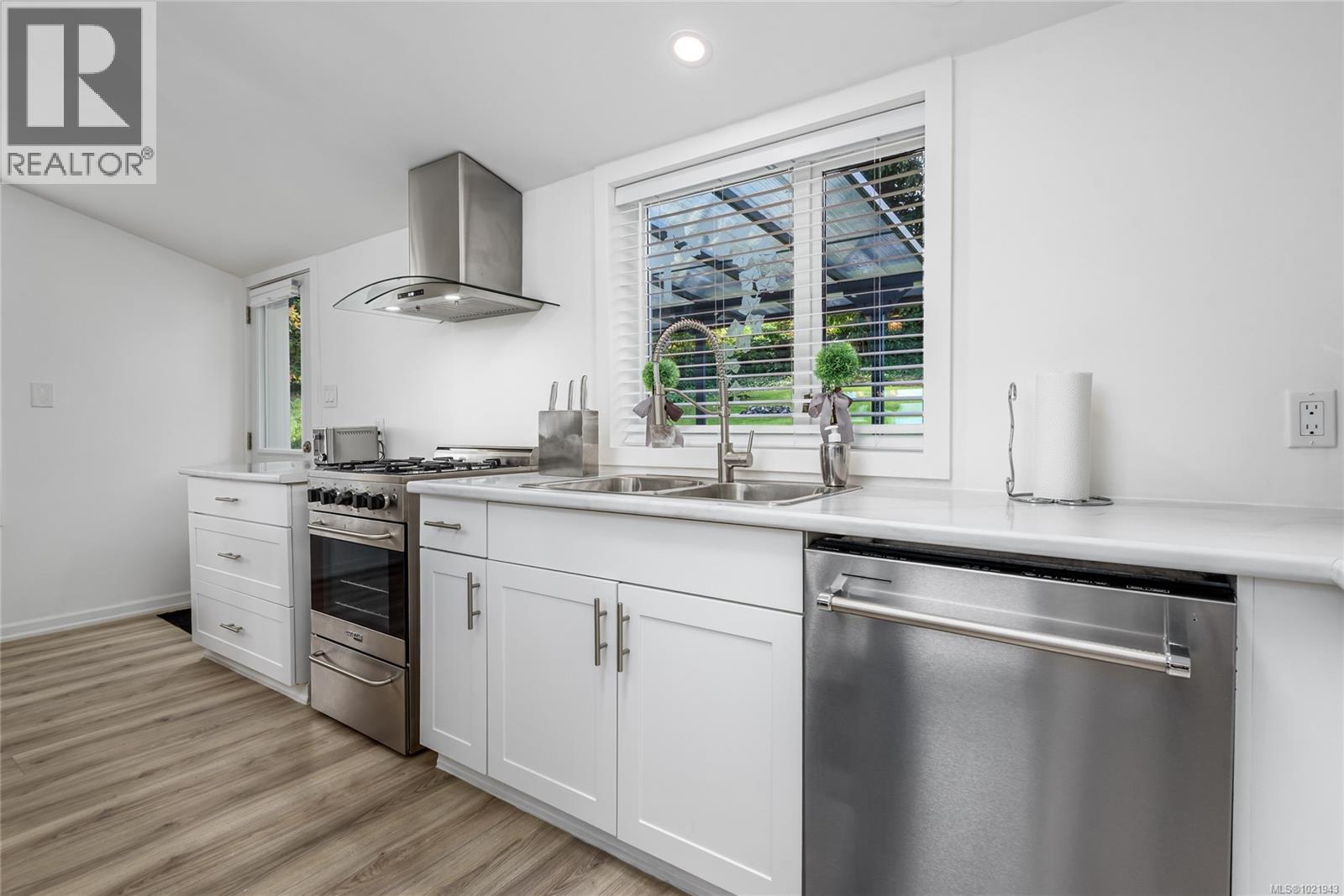 5429 ISLAND HWY - 16