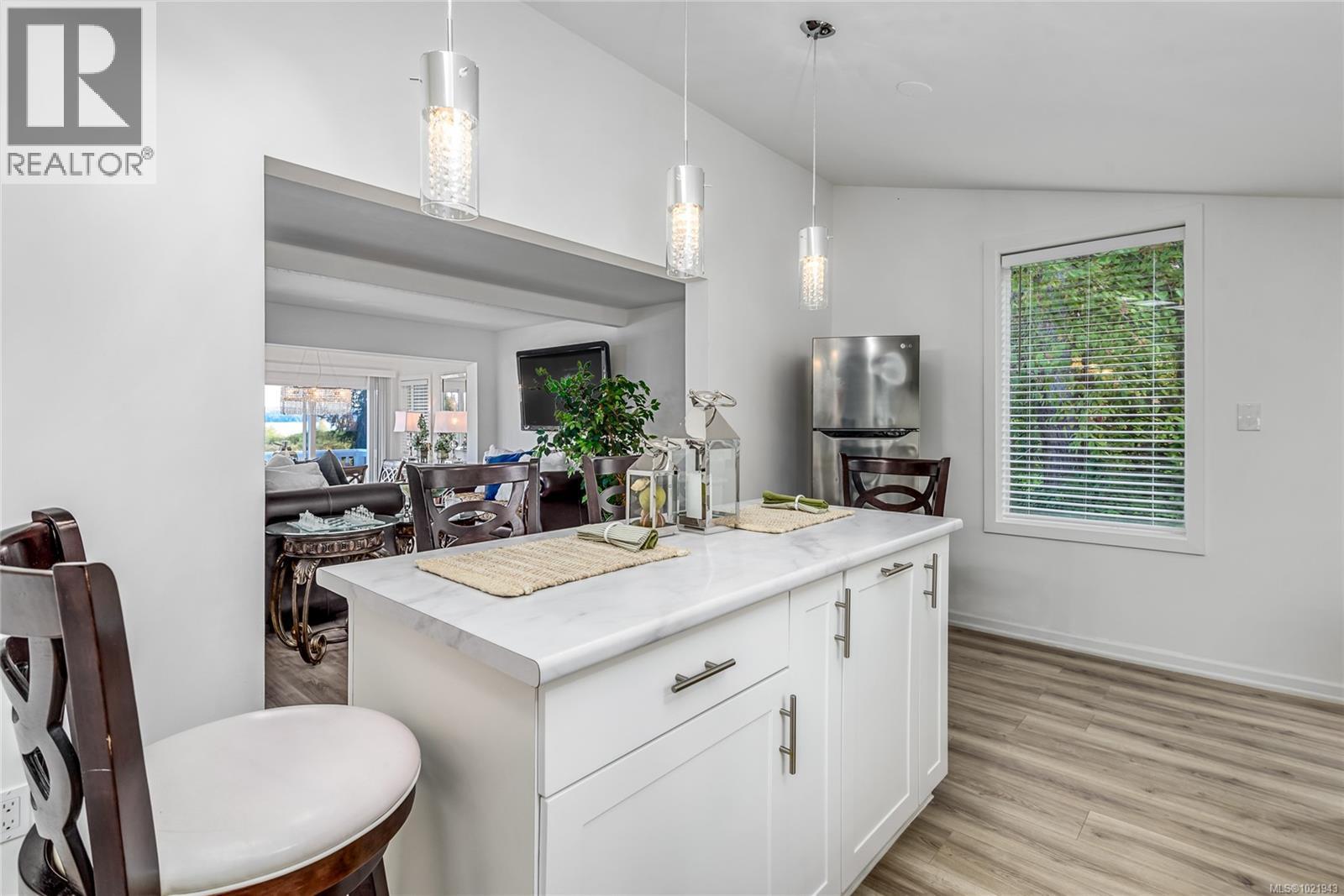 5429 ISLAND HWY - 17