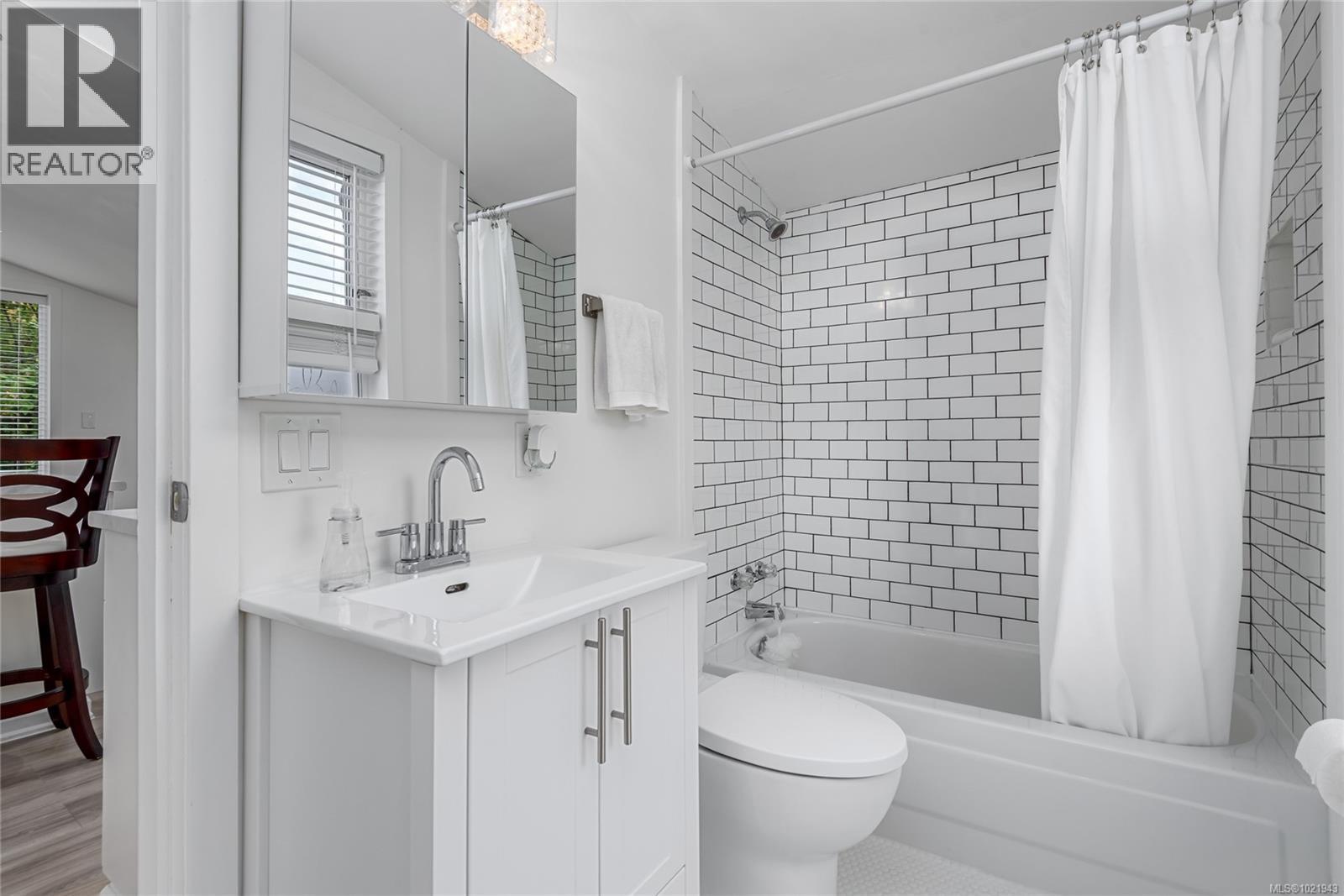 5429 ISLAND HWY - 20