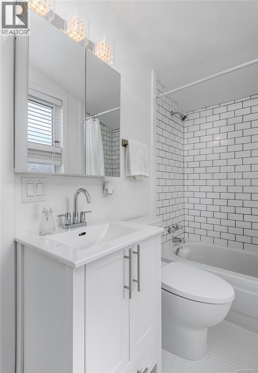 5429 ISLAND HWY - 21