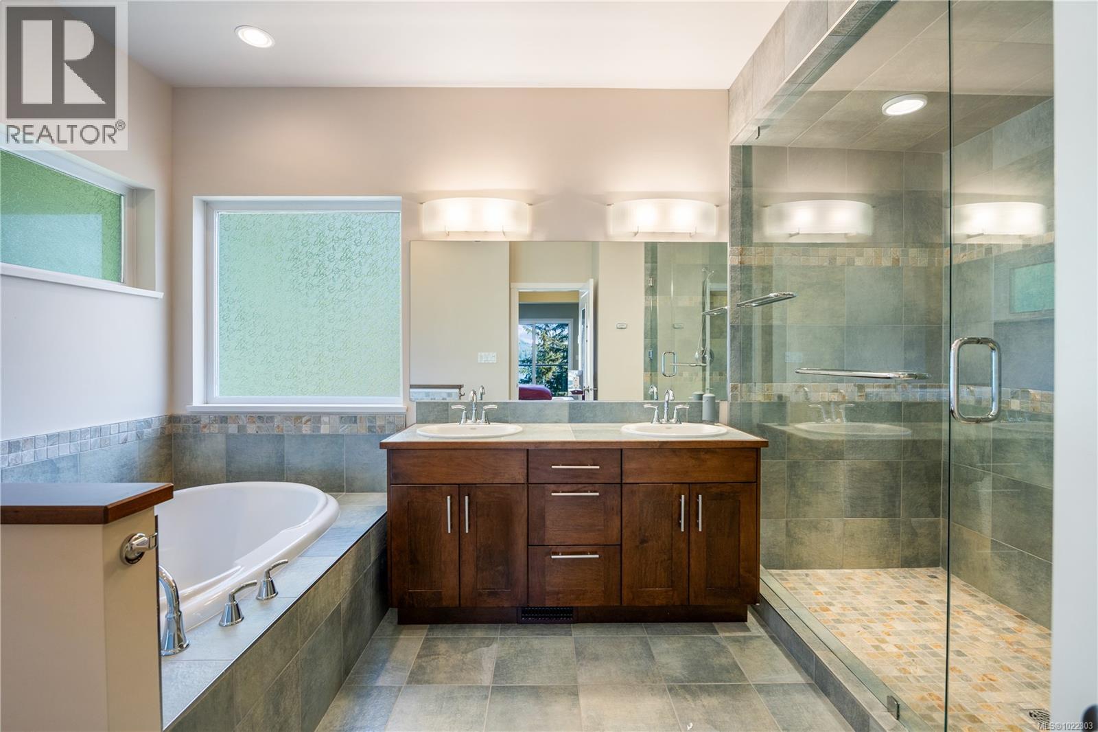 5898 Race Point Rd, Campbell River