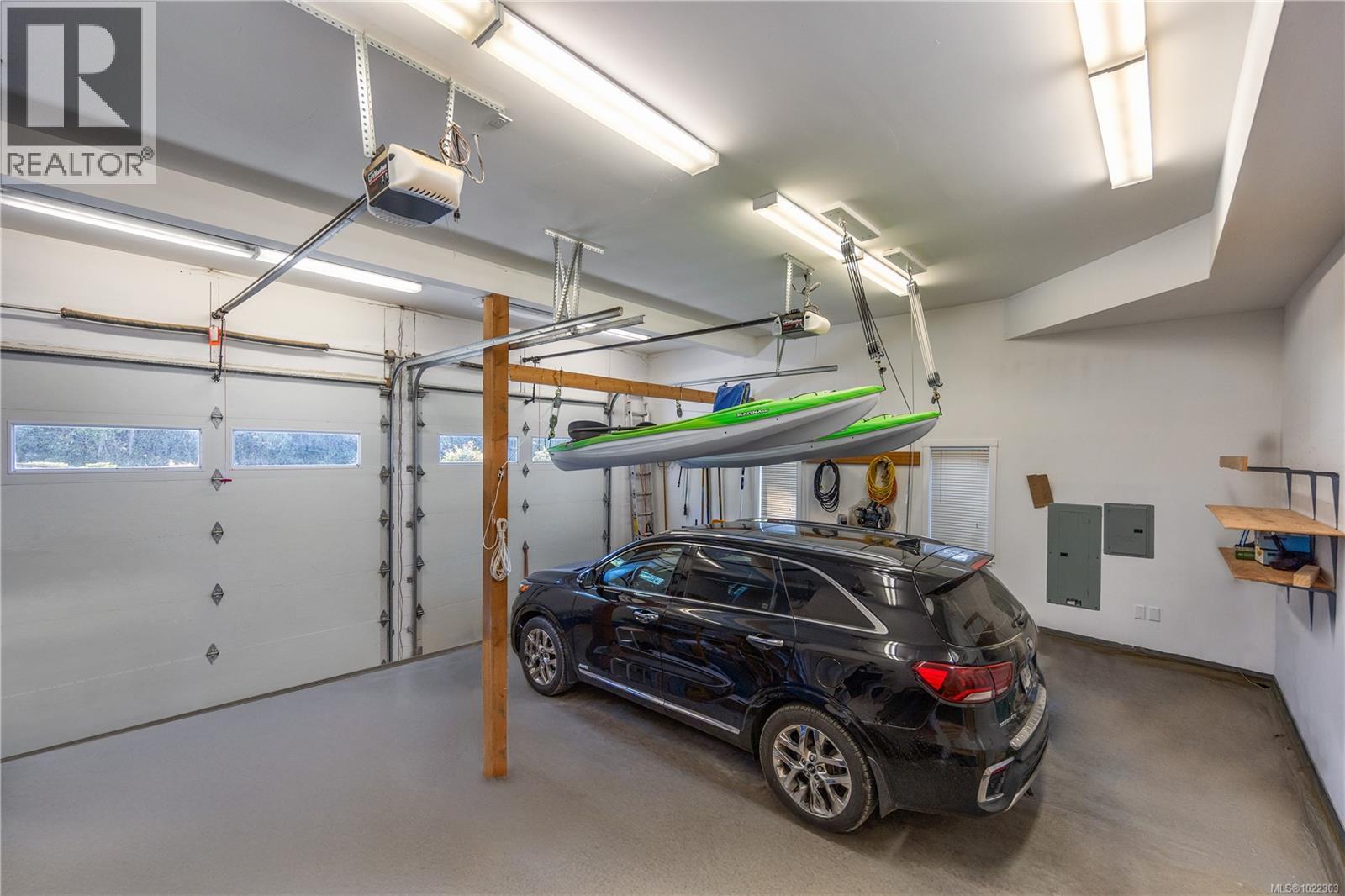 5898 Race Point Rd, Campbell River