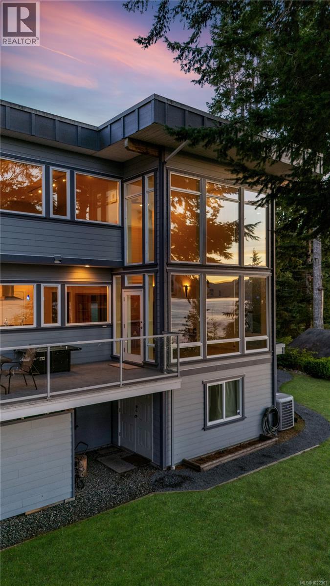 5898 Race Point Rd, Campbell River