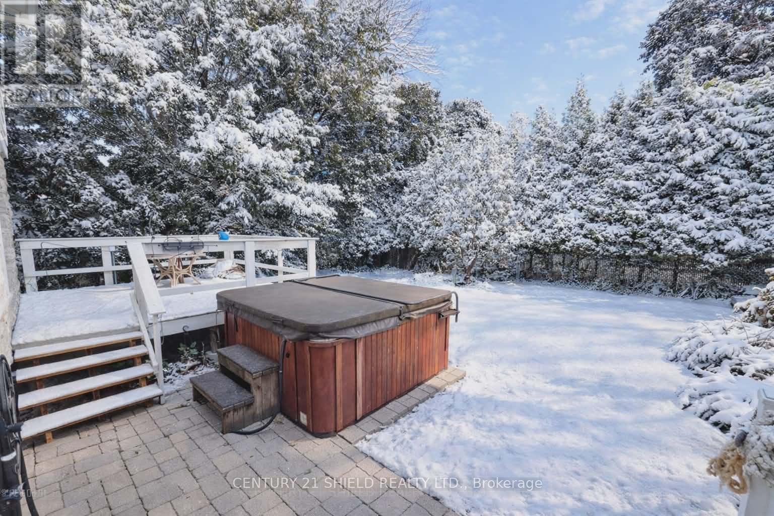 903 Riverdale photo 3