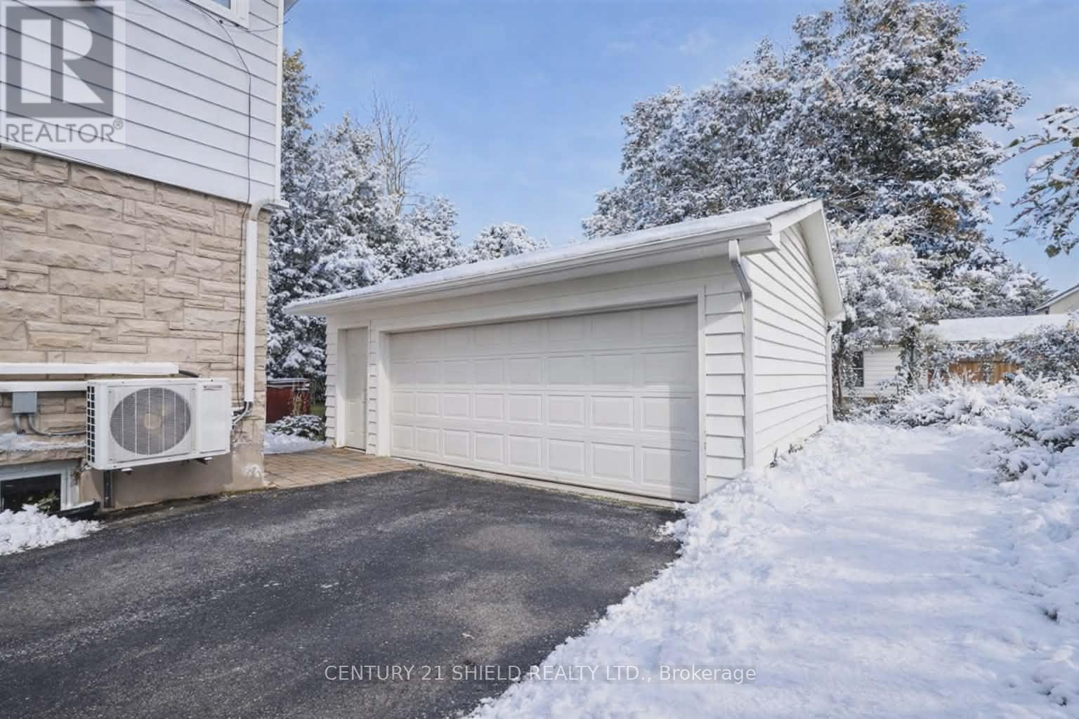 903 Riverdale photo 5