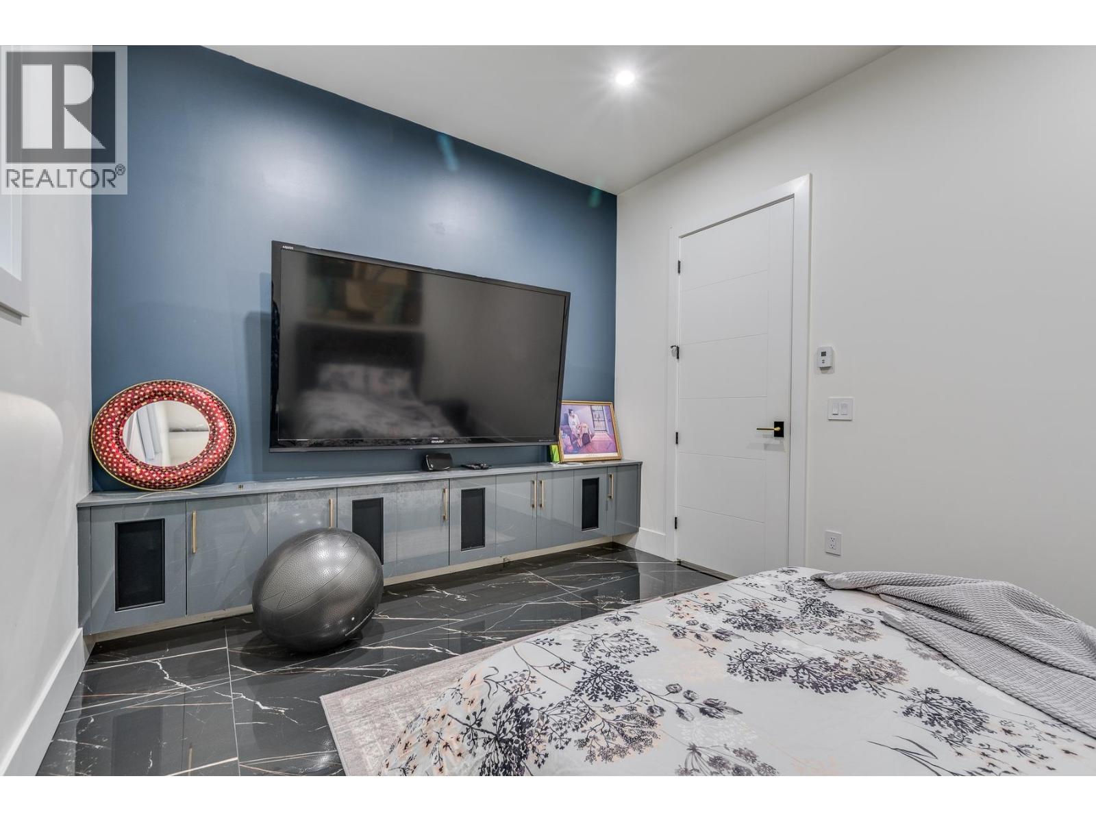 5845 WHITCOMB PLACE — photo 12