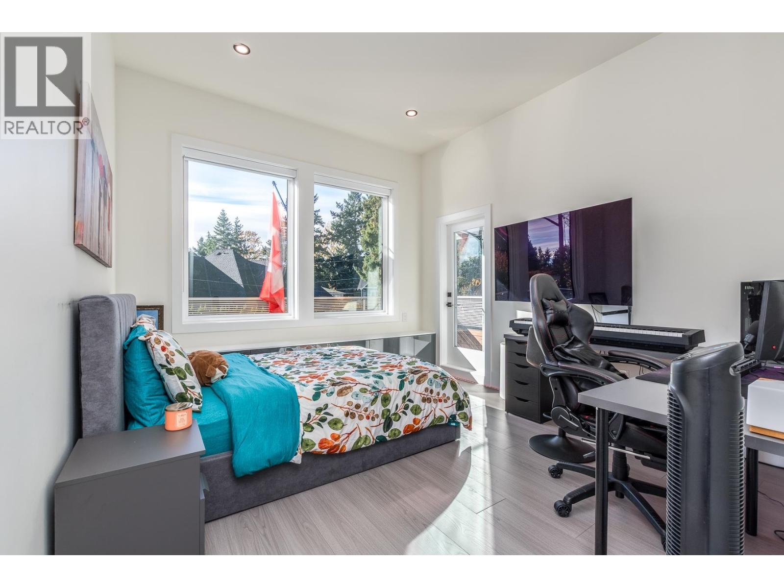 5845 WHITCOMB PLACE — photo 33