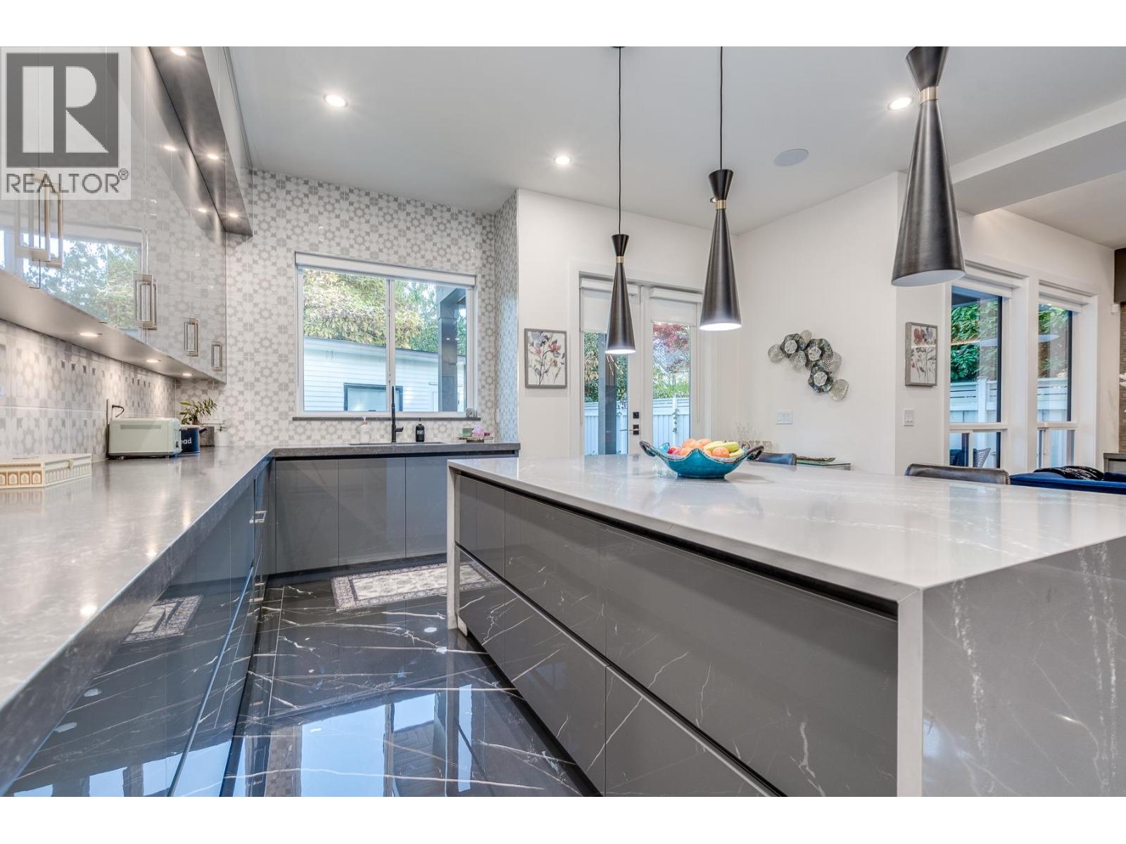 5845 WHITCOMB PLACE — photo 21