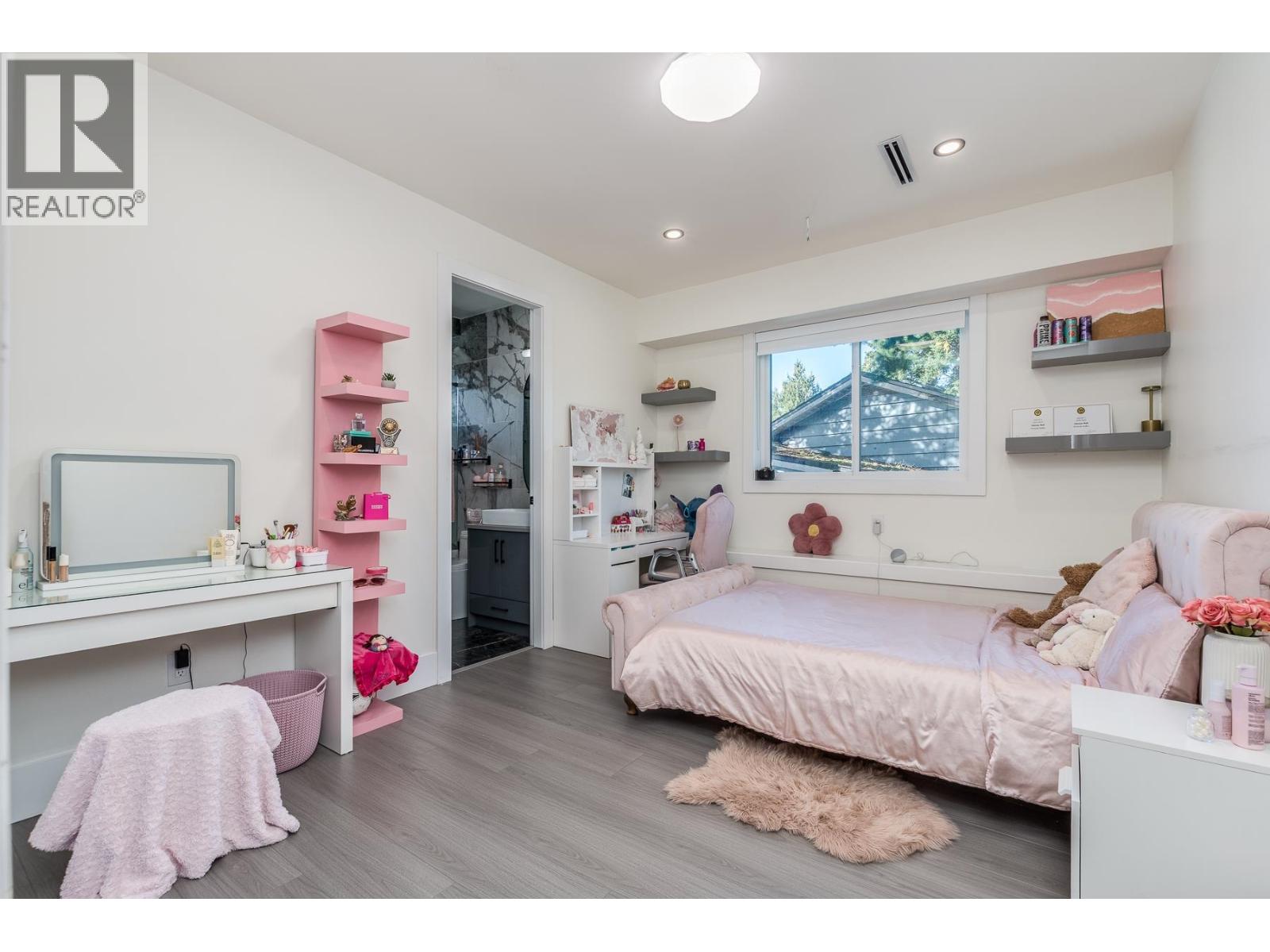 5845 WHITCOMB PLACE — photo 31