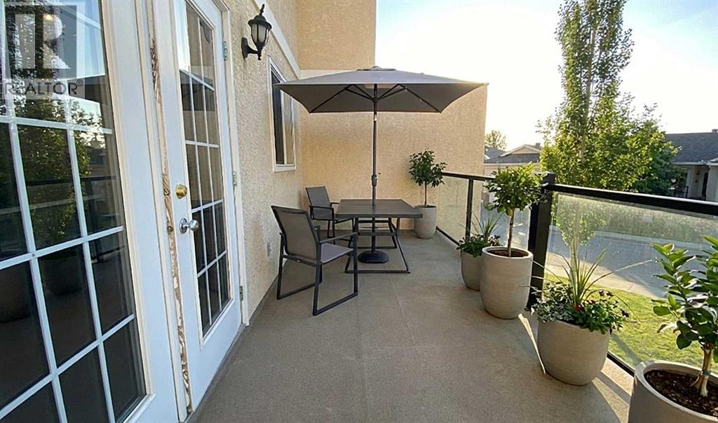 Single Family House for Sale in  Sierra Morena Landing SW Signal Hill Calgary 