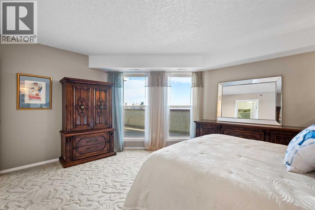 Single Family House Multi-level for Sale in   Simcoe Boulevard SW Signal Hill Calgary 