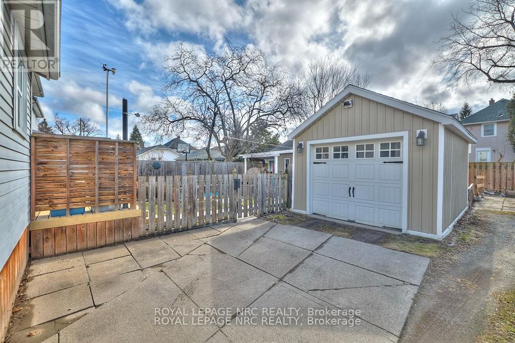 92 DUFFERIN STREET - Photo 4 of 21, St. Catharines (Downtown), Ontario