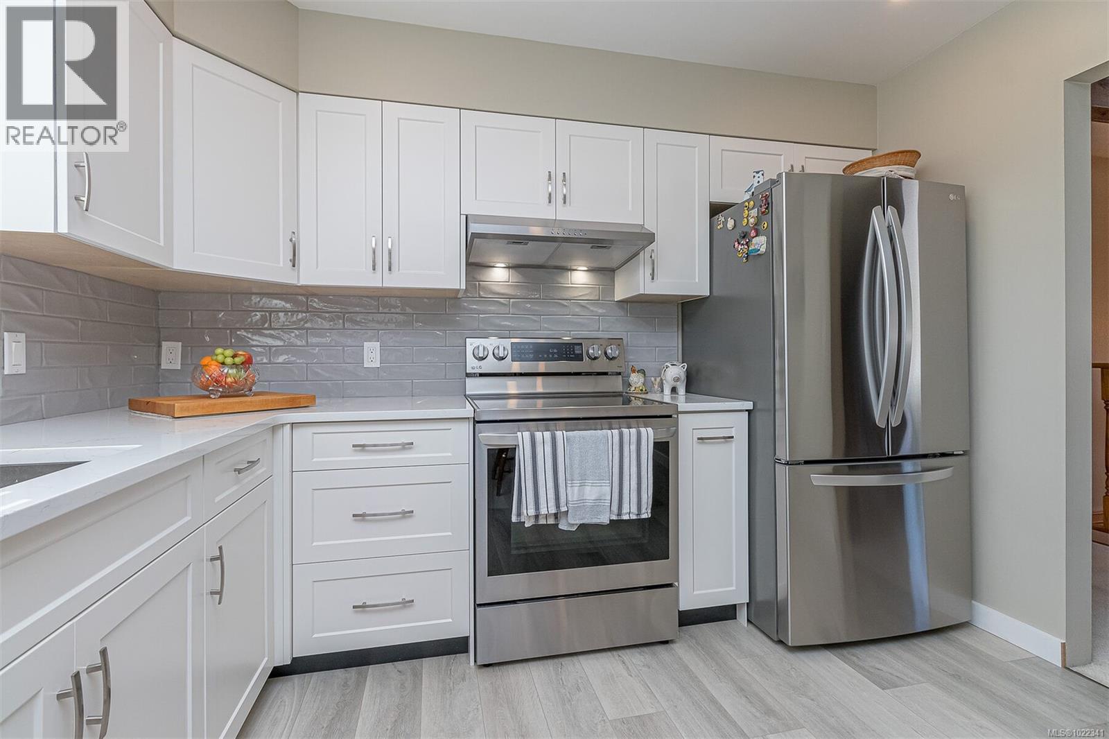 6627 Lakes Rd, Duncan