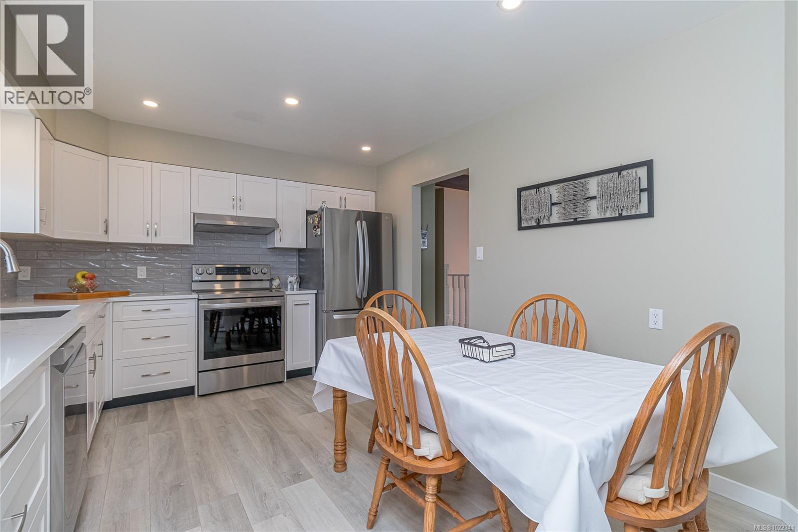 6627 Lakes Rd, Duncan