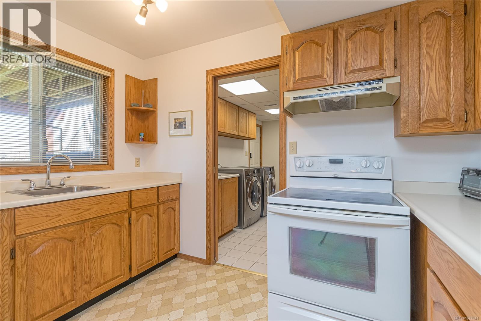 6627 Lakes Rd, Duncan