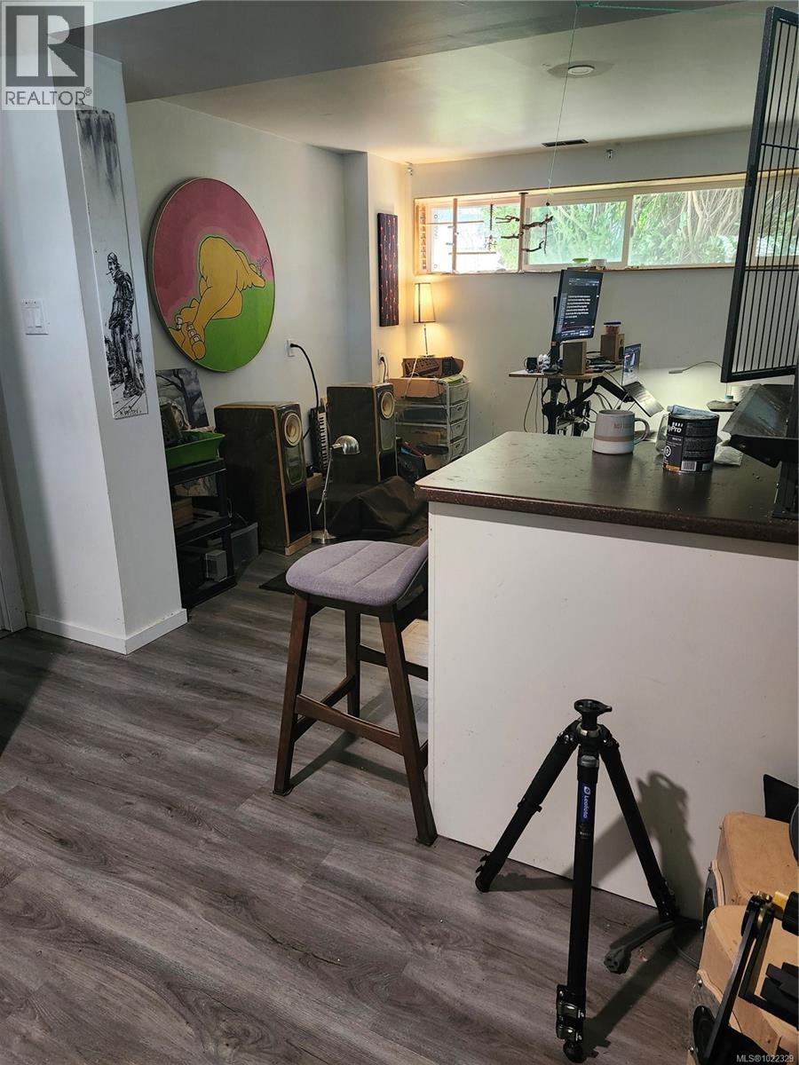 261 AMBLESIDE DR - 15