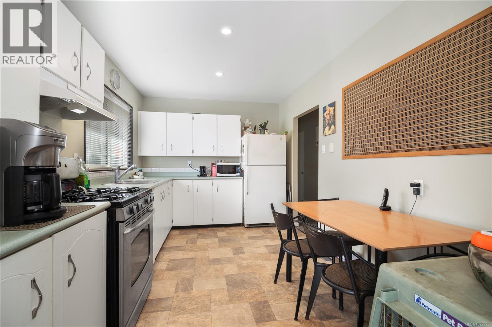 261 AMBLESIDE DR - 7