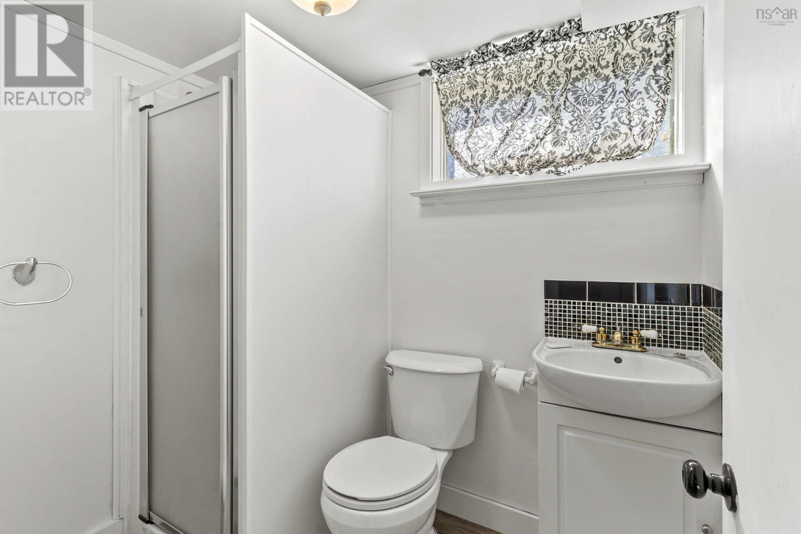 Property 34 of 47 of 1059 Fall River Road