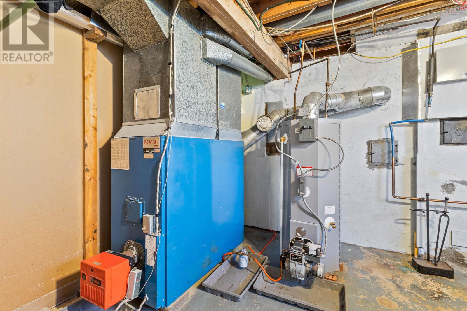 Property 36 of 47 of 1059 Fall River Road