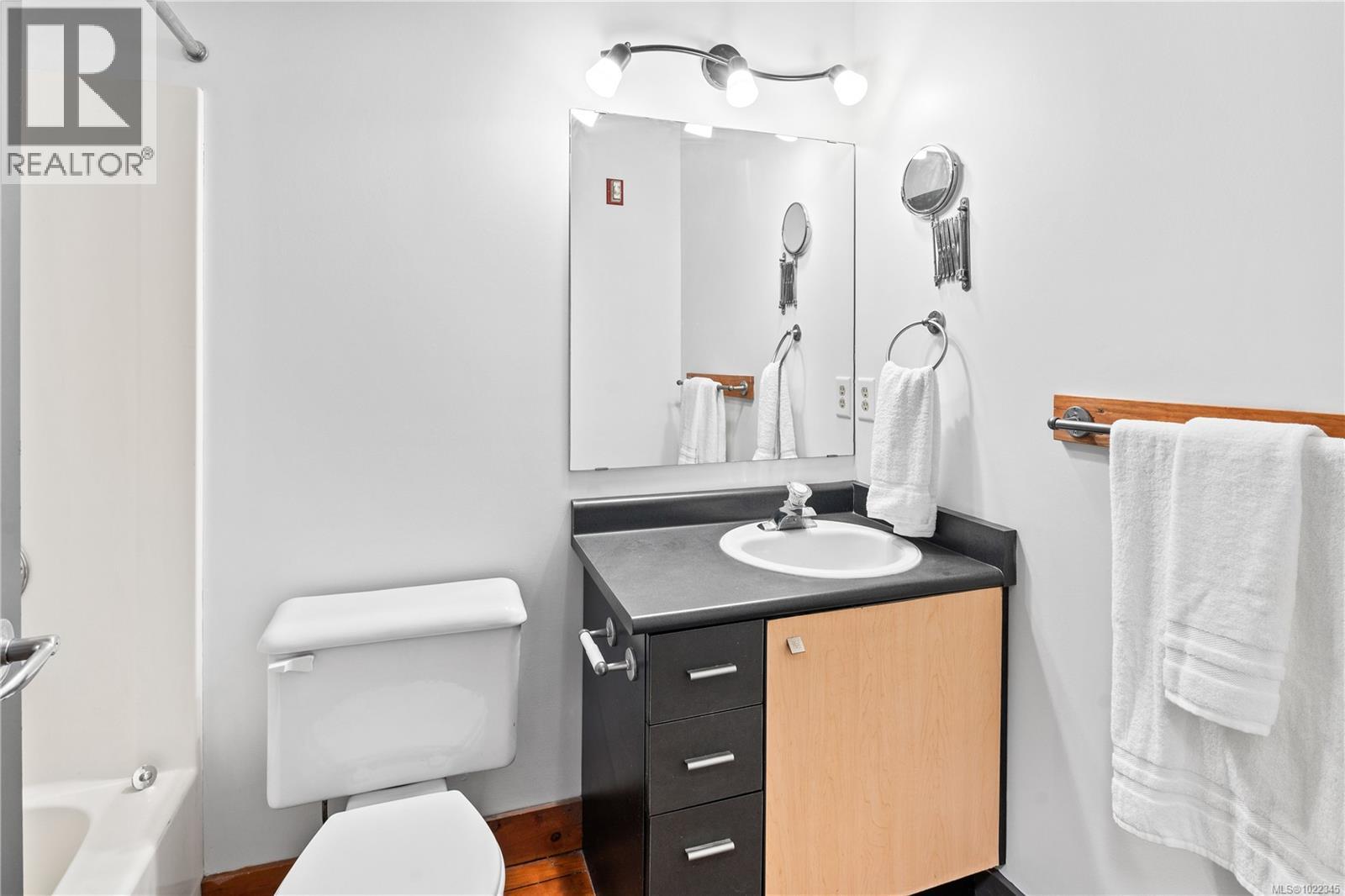 204 588 Pandora Avenue, Victoria