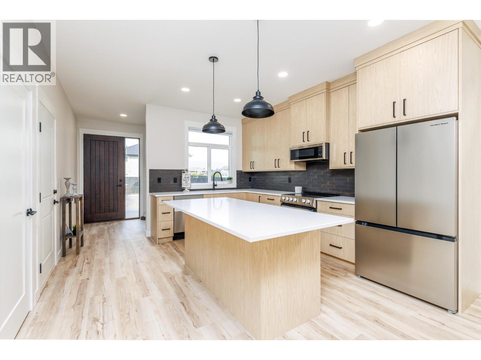  2374 6 Avenue Southeast, Salmon Arm