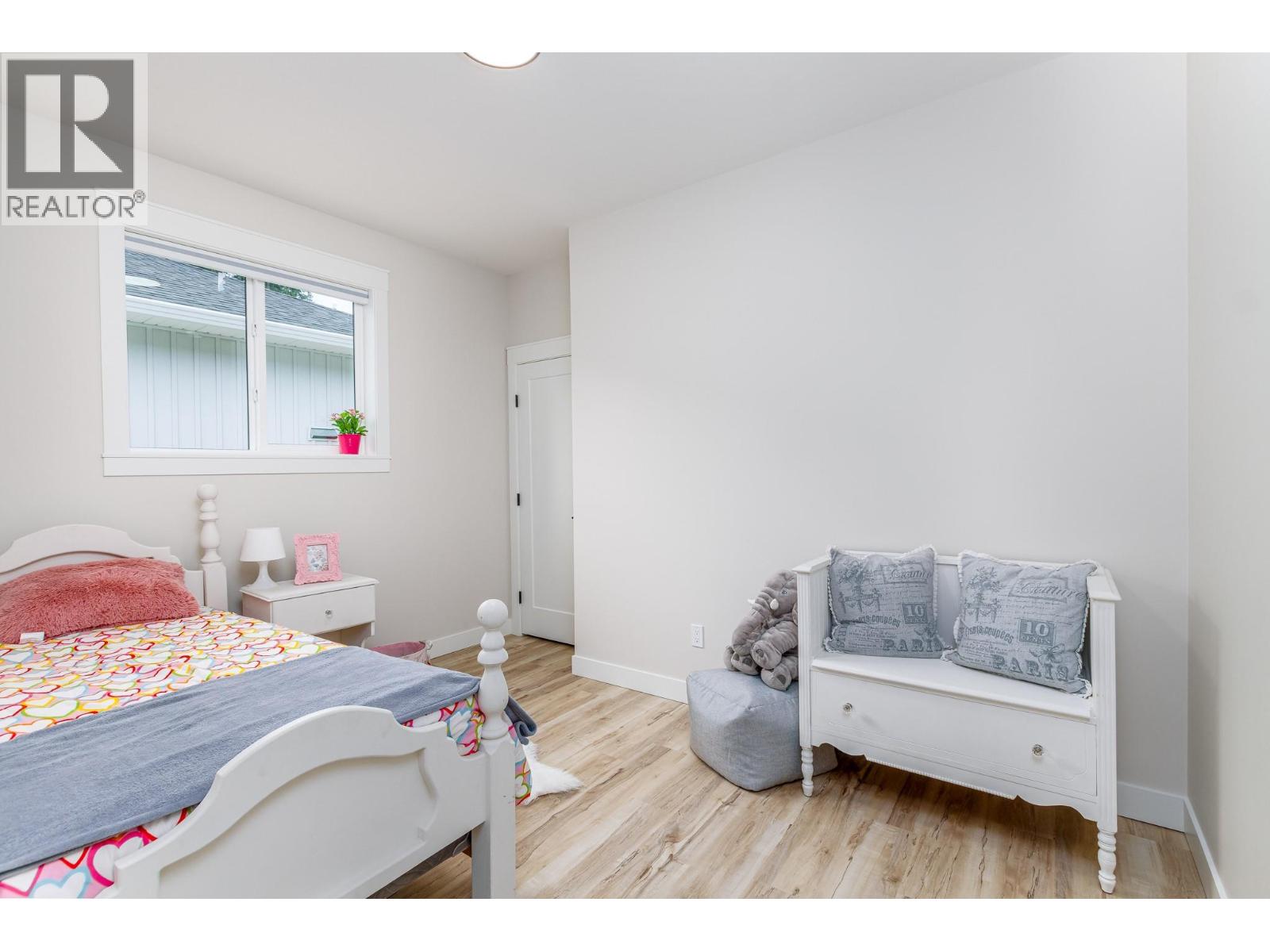  2374 6 Avenue Southeast, Salmon Arm