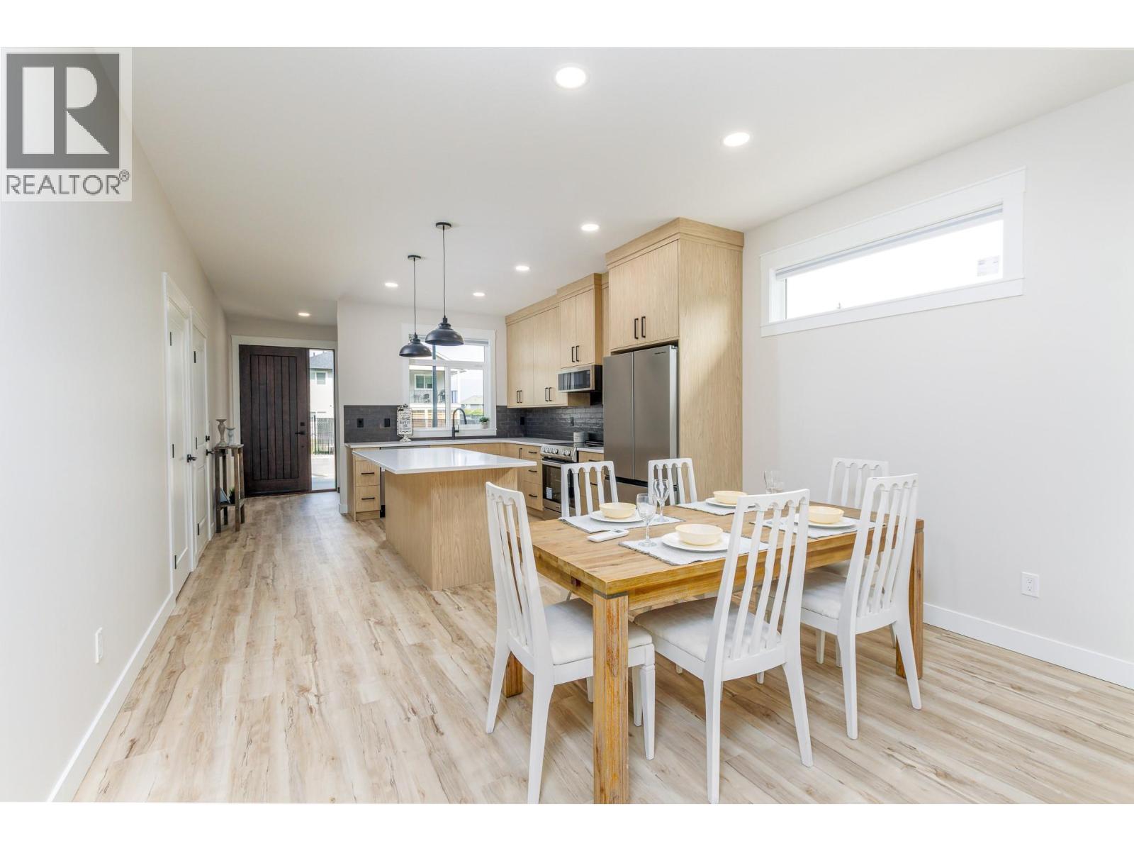  2374 6 Avenue Southeast, Salmon Arm