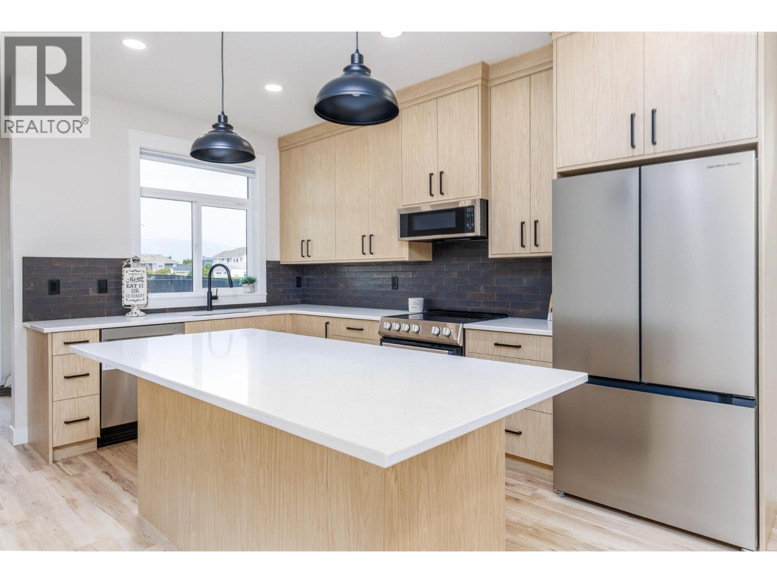  2374 6 Avenue Southeast, Salmon Arm