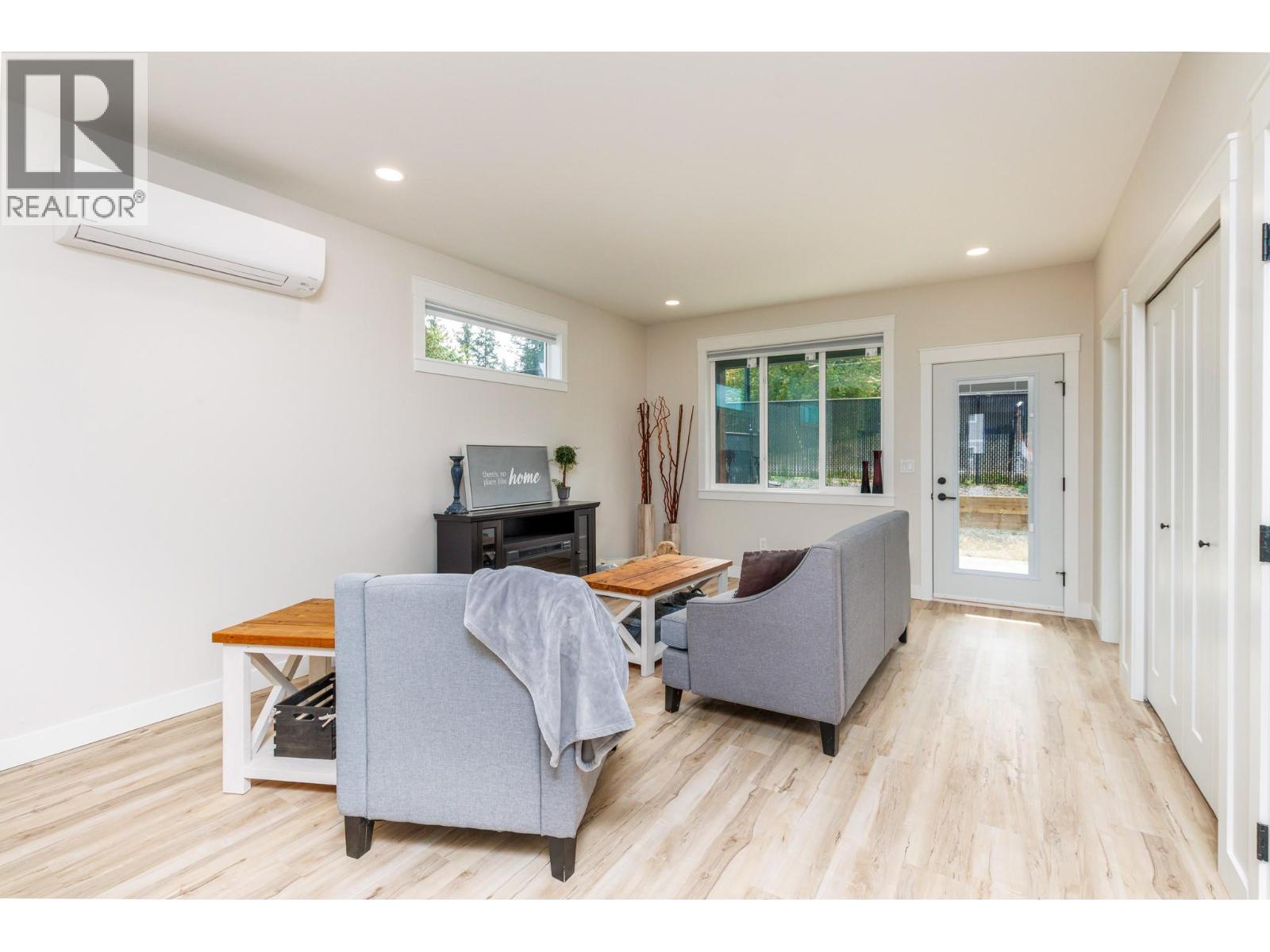  2374 6 Avenue Southeast, Salmon Arm