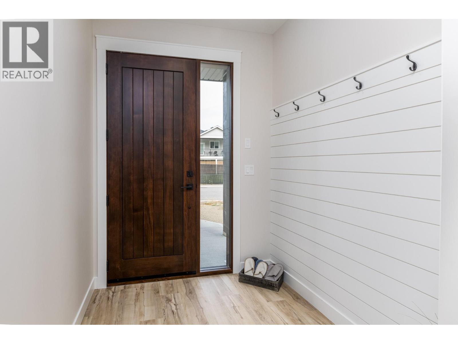  2374 6 Avenue Southeast, Salmon Arm