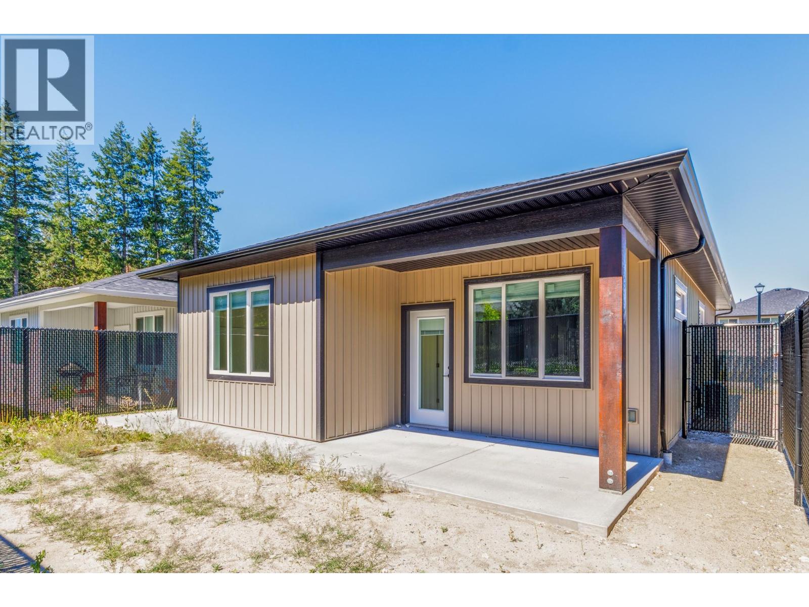  2374 6 Avenue Southeast, Salmon Arm