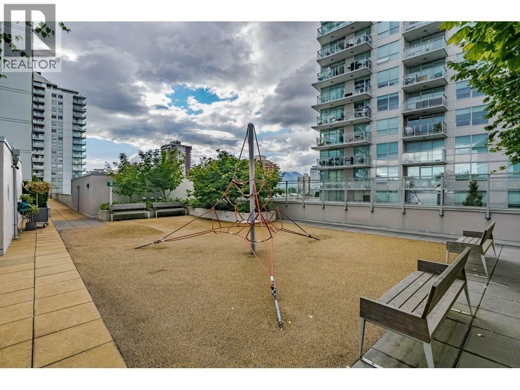 1401 112 E 13TH STREET, North Vancouver