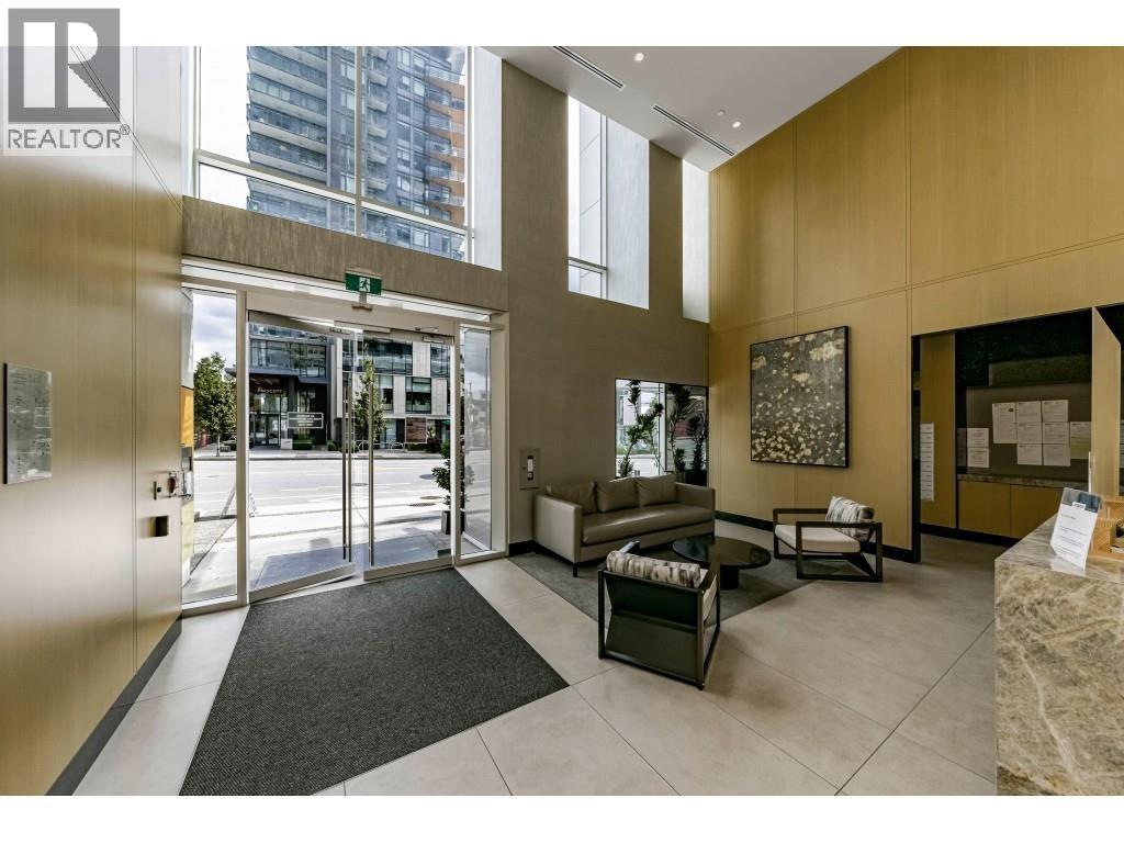 1401 112 E 13TH STREET, North Vancouver