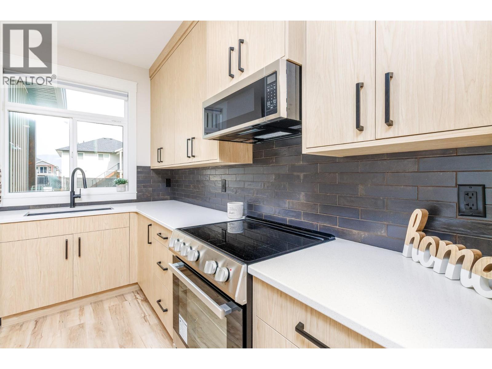  2374 6 Avenue Southeast, Salmon Arm