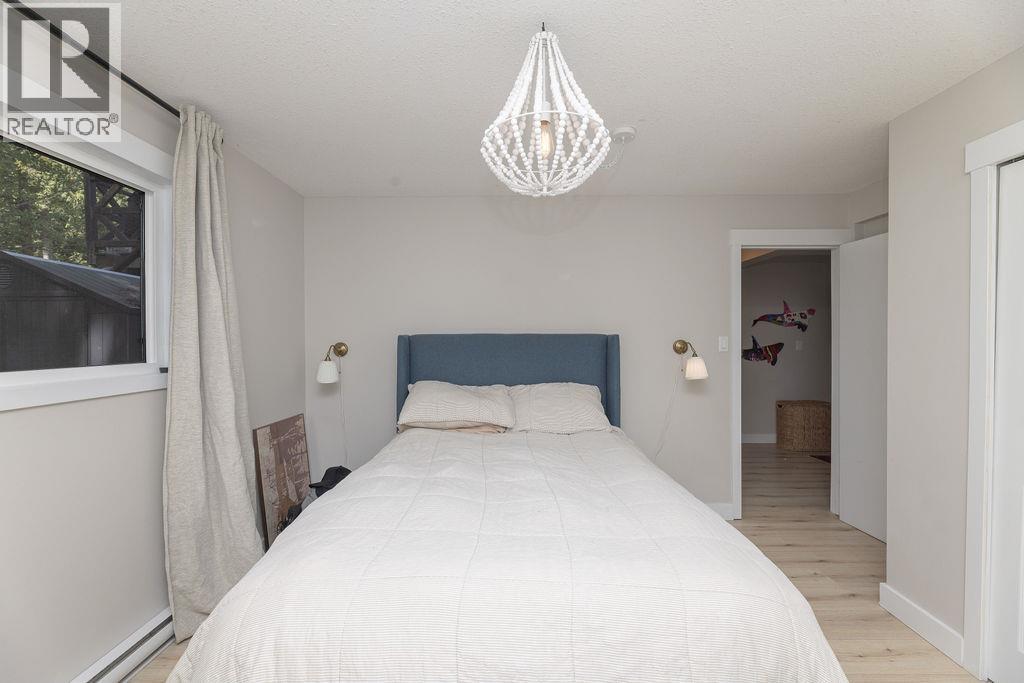 1453 DAVIDSON ROAD, Gibsons