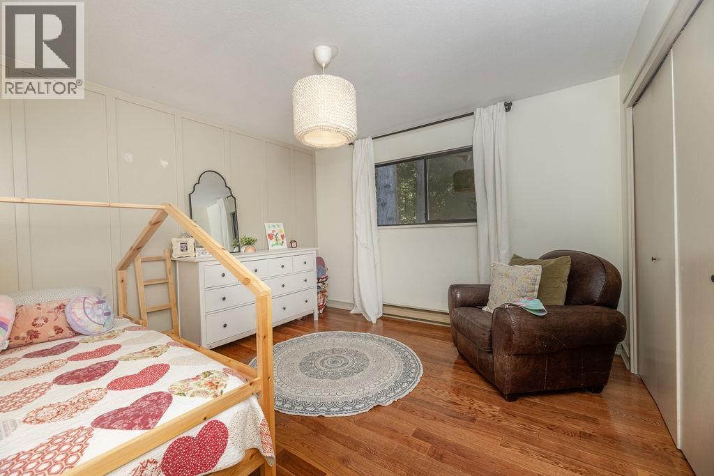 1453 DAVIDSON ROAD, Gibsons