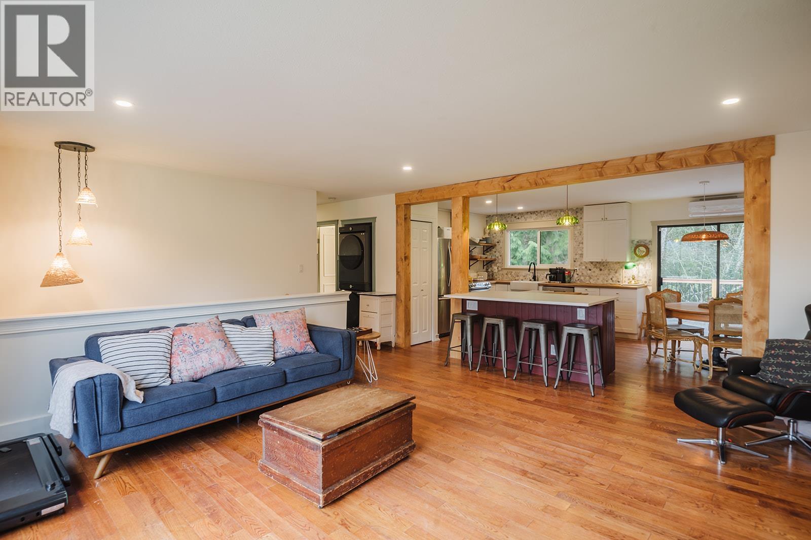 1453 DAVIDSON ROAD, Gibsons