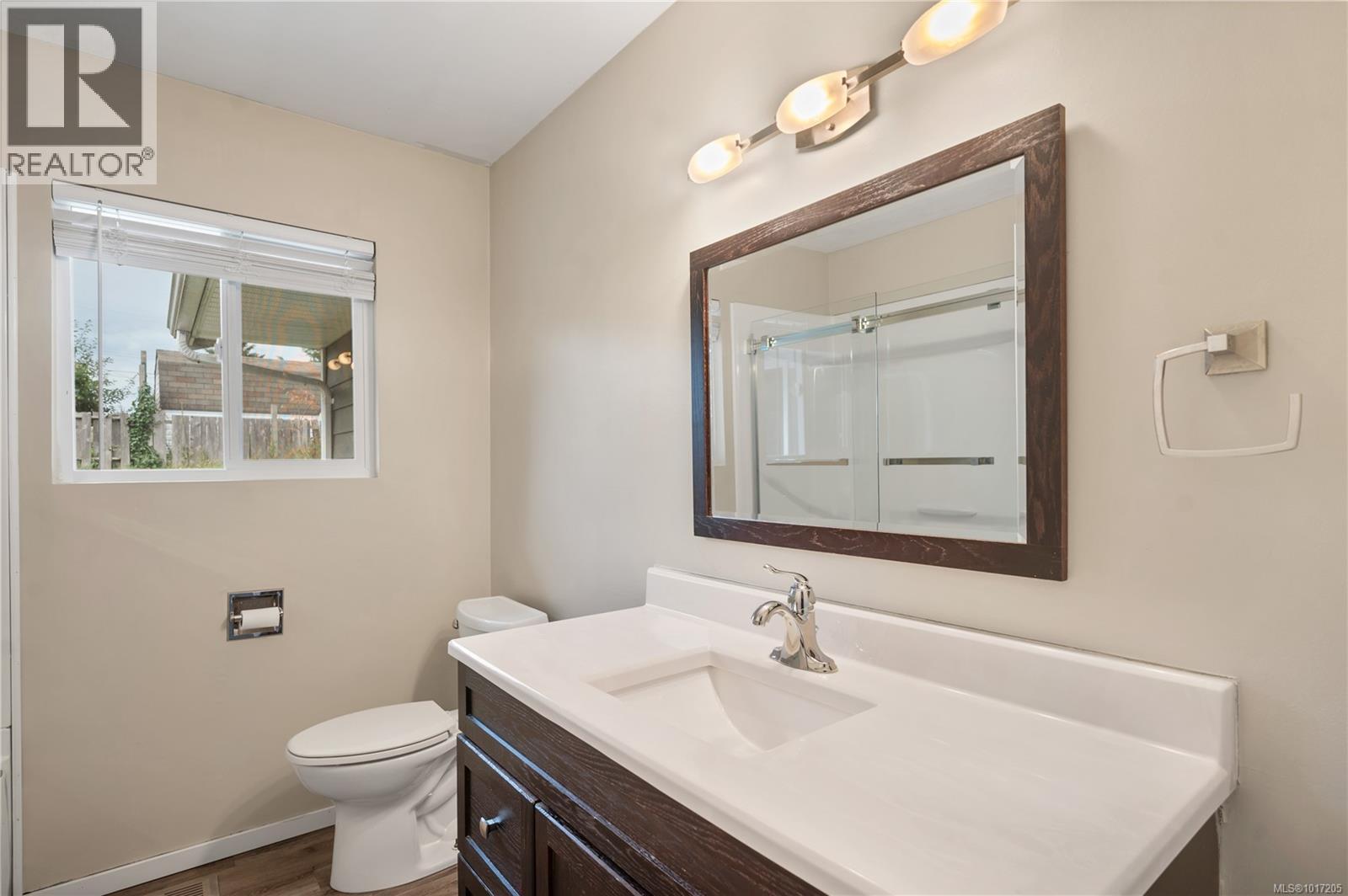 736 Nancy Greene Dr, Campbell River