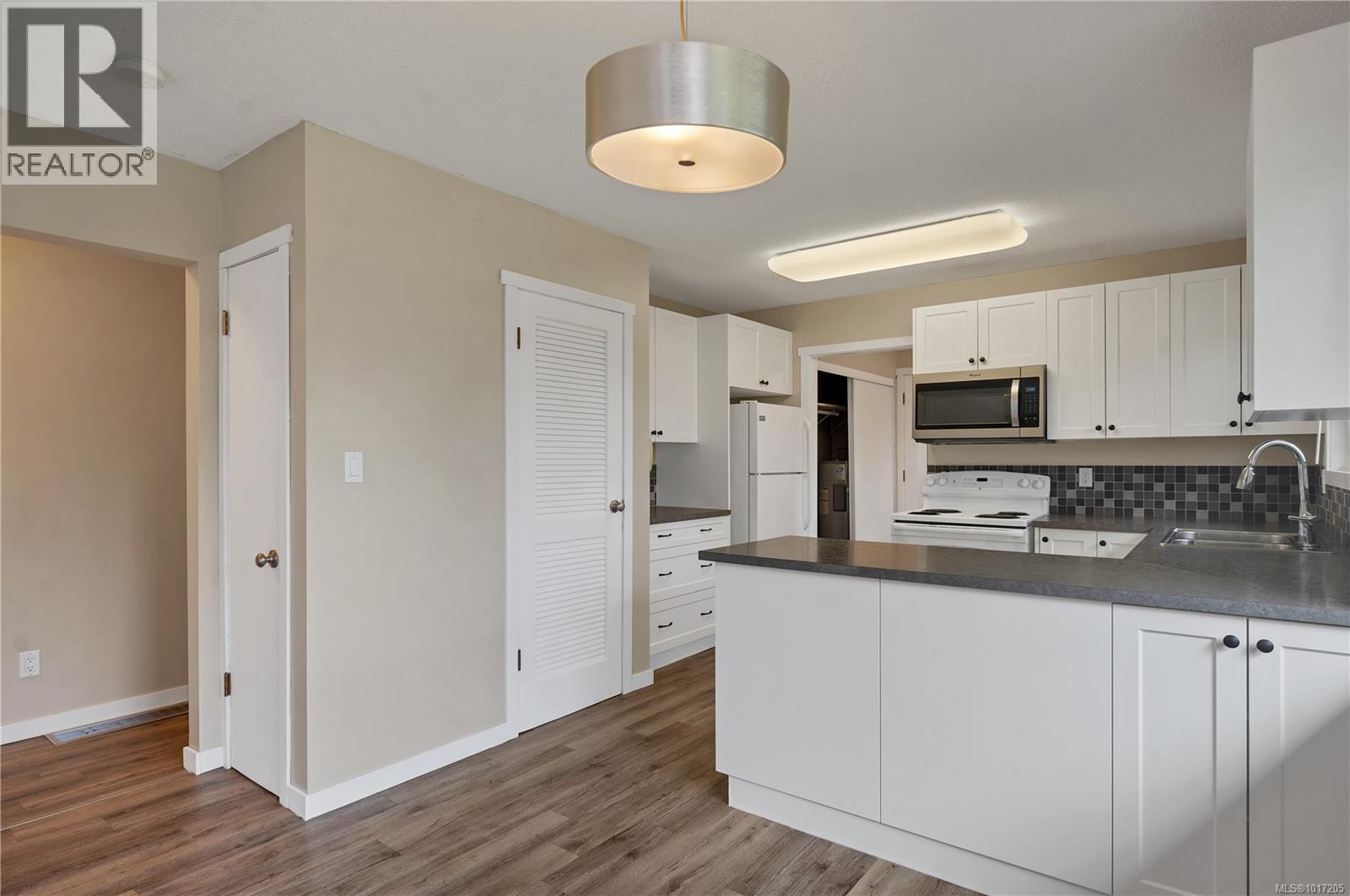 736 Nancy Greene Dr, Campbell River