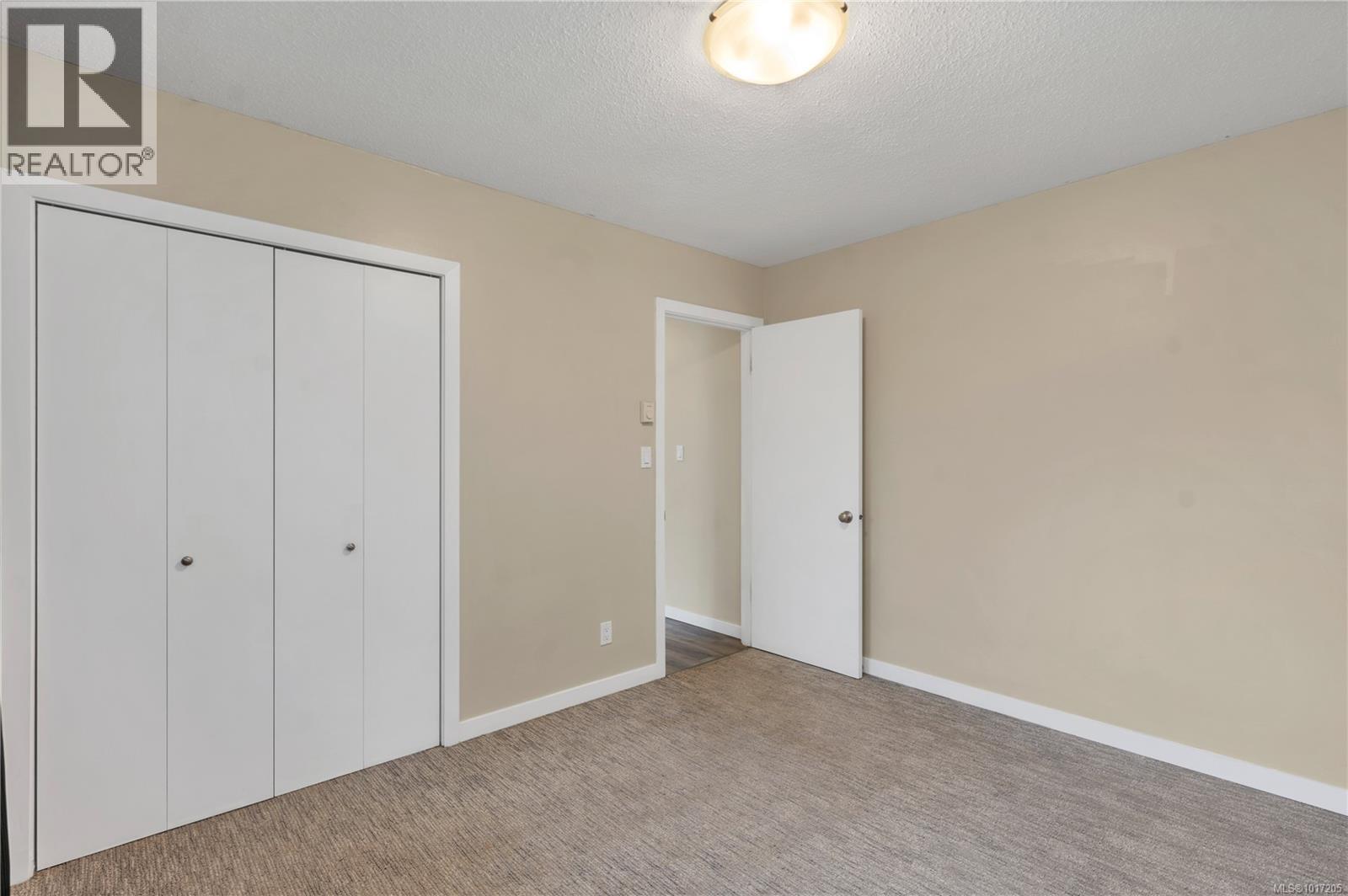 736 Nancy Greene Dr, Campbell River