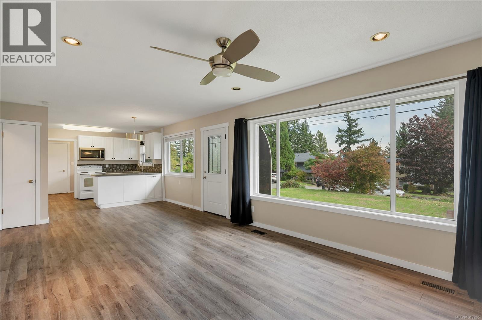 736 Nancy Greene Dr, Campbell River