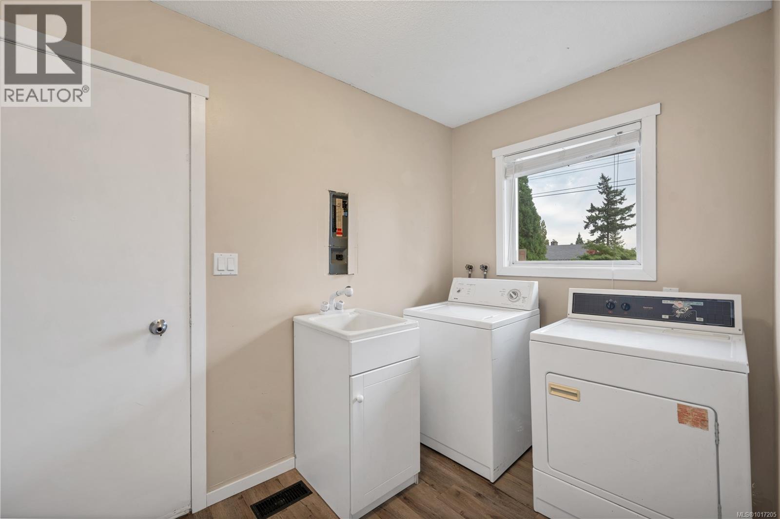 736 Nancy Greene Dr, Campbell River