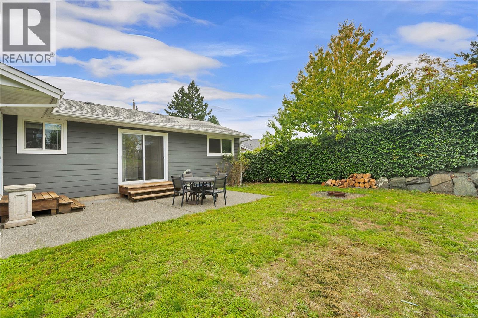 736 Nancy Greene Dr, Campbell River