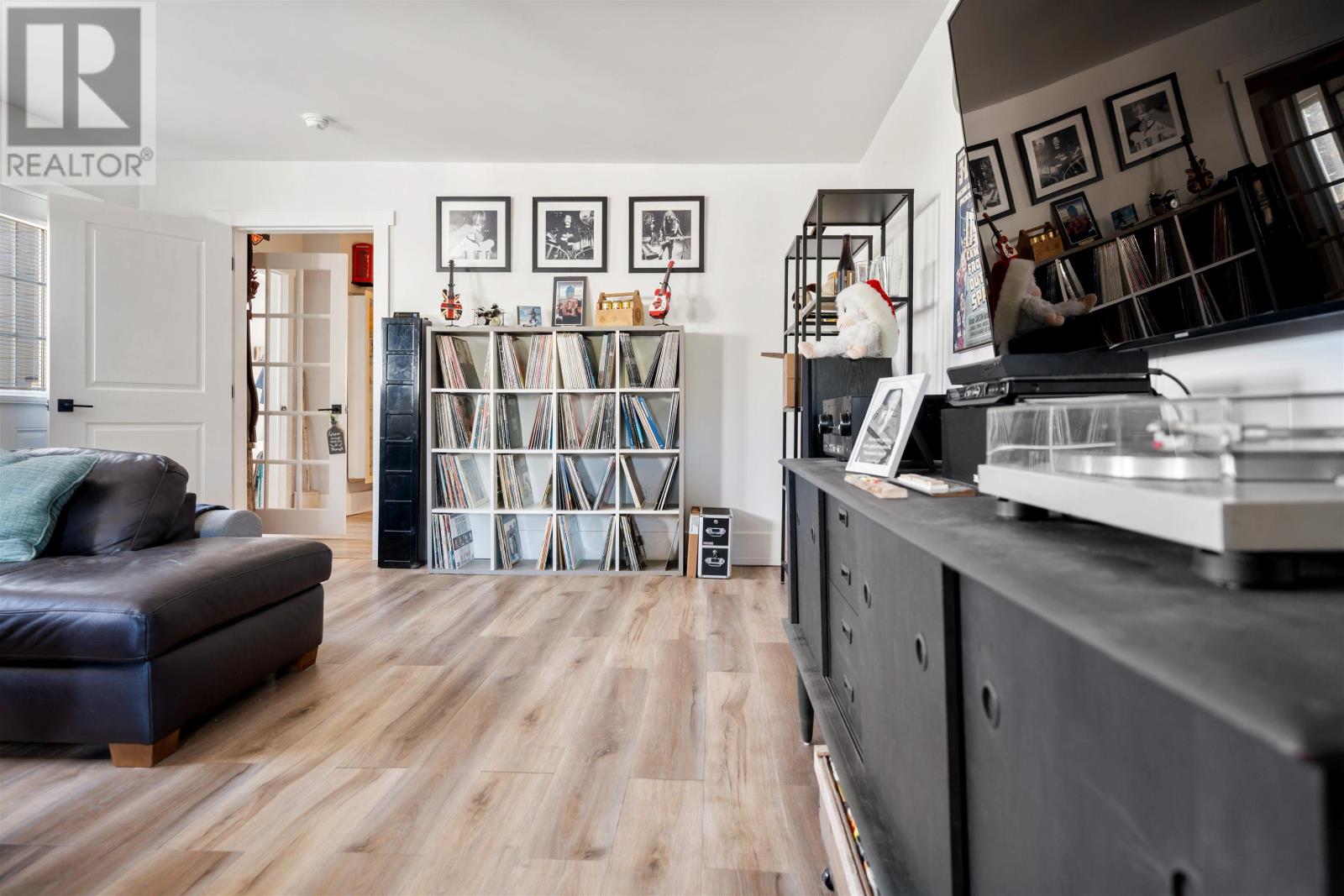 Property 21 of 48 of 51 BLACK Street