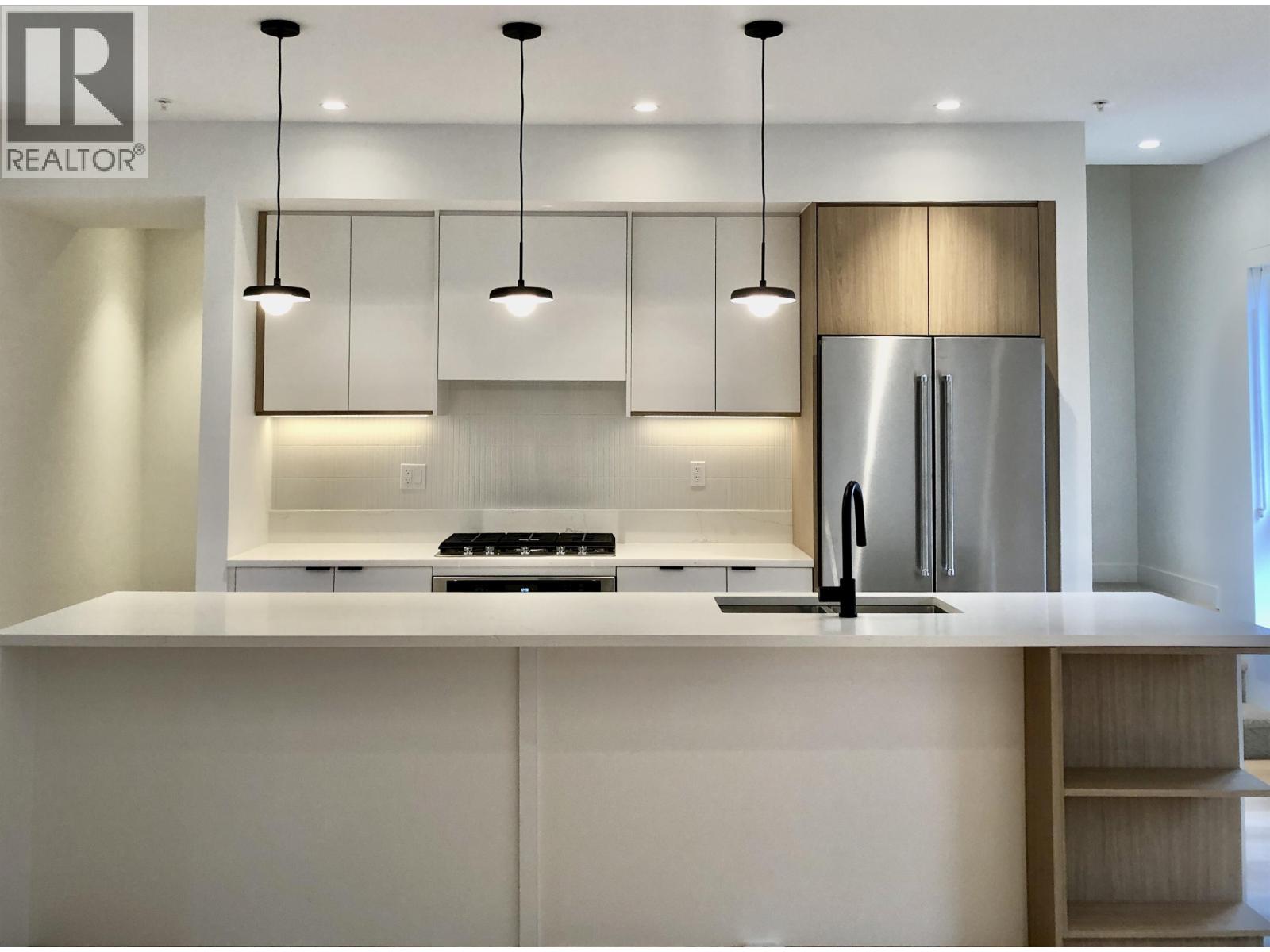 26 388 DUNCAN STREET, New Westminster