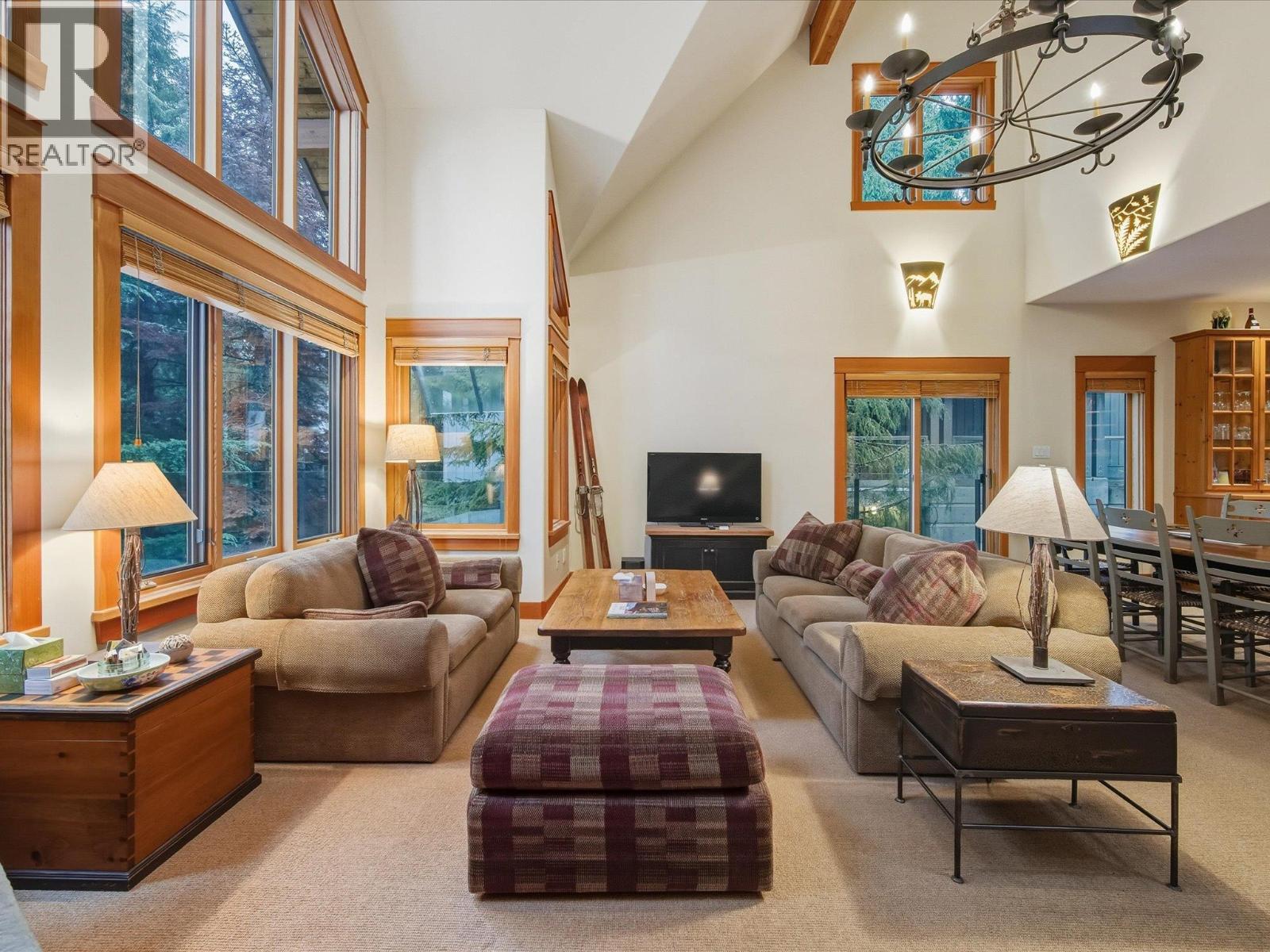 6238 PALMER DRIVE, Whistler