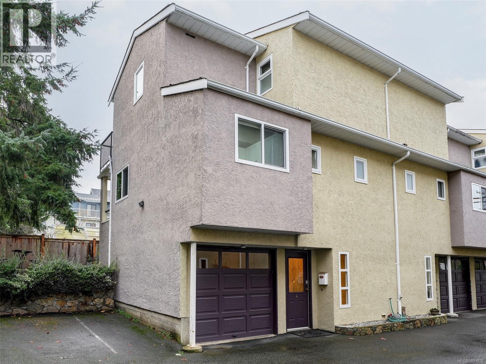 4 947 Caledonia Ave, Victoria