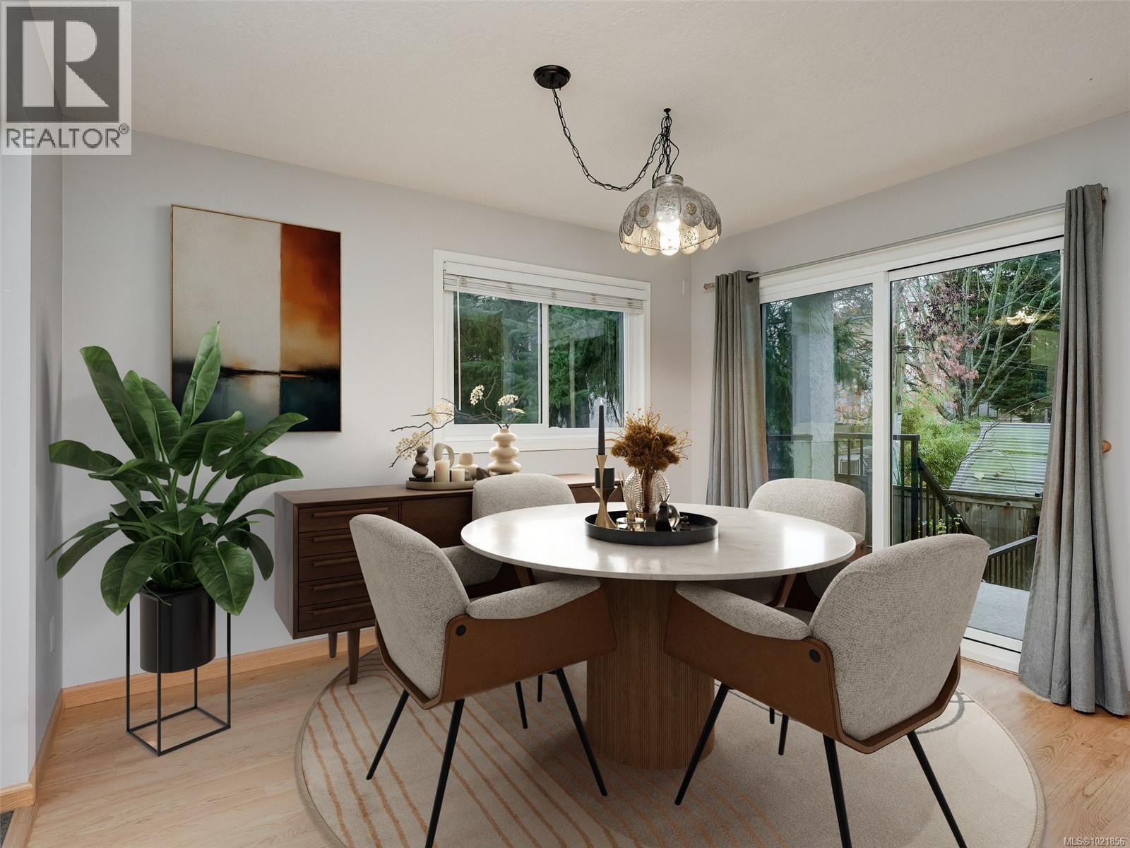 4 947 Caledonia Ave, Victoria