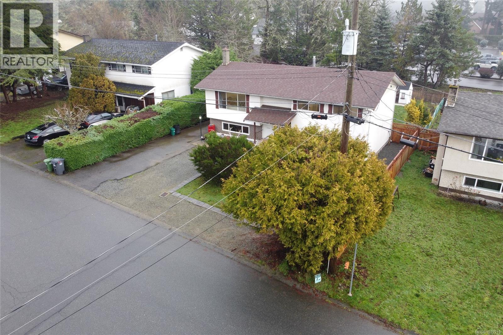 5795 Valleyview Rd, Duncan